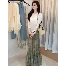 批发新款复古高级感薄款防晒长袖<b class='q'>T</b><b class='q'>恤</b>+高腰显瘦碎花半身裙套装