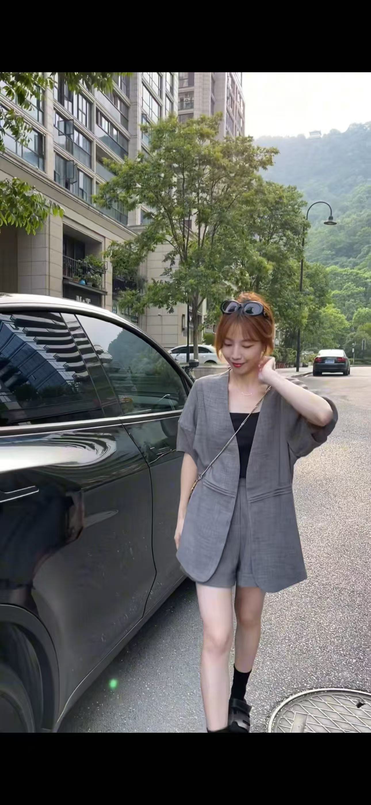 새로운 슈퍼 화재 다시 차가운 다시 바람의 소리 고급 센스 캐주얼 얇은 스타일 V넥 반팔 재킷 반바지 세트