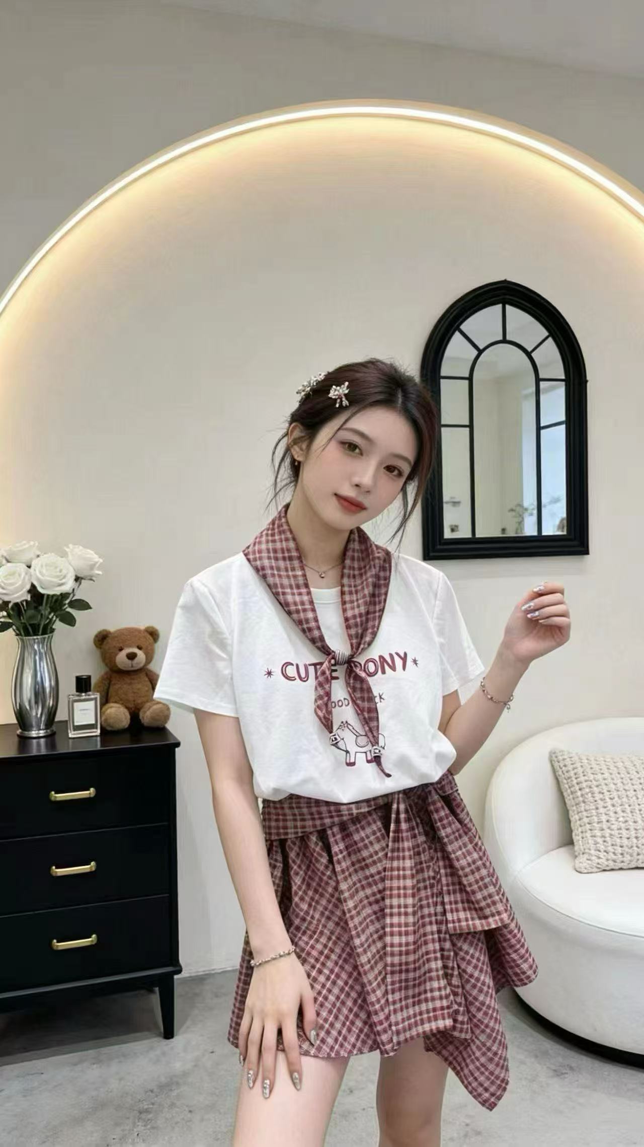 새로운 한 부서 작은 말 반팔 티셔츠 불규칙 스트랩 체크무늬 반신 스커트 스카프 3 세트