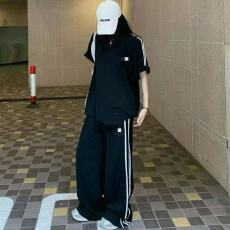 批发新款运动百搭设计感刺绣休闲T恤+松紧腰三条杠休闲裤套装