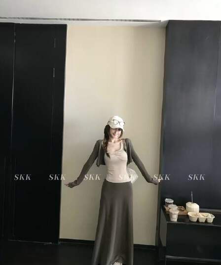 새로운 한 부서 느슨함 센스 슬림해 보이는 출퇴근 편안함 짧은 오픈 가디건 슬립 허리밴드 반신 치마 세트