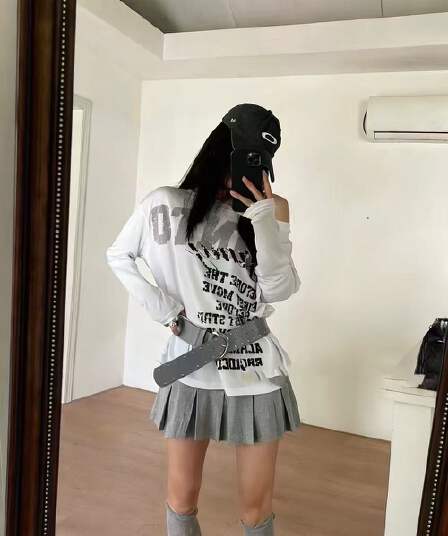 새로운 패션 아메리칸 레트로 비스듬한 어깨 알파벳 프린트 티셔츠 하이웨이스트 플리츠 스커트 벨트 3 세트