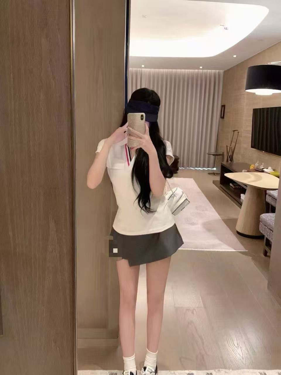 새로운 한 부서 패션 작은 폴로 칼라 깊은 v 개 자수 맨위 하이웨이스트 불규칙 짧은 치마바지 세트