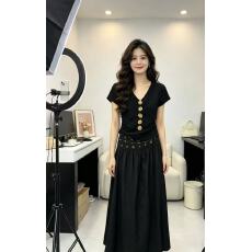 批发新款时尚复古短款立体<b class='q'>花朵</b>V领短袖<b class='q'>T</b><b class='q'>恤</b>+高腰烫钻半身裙套装