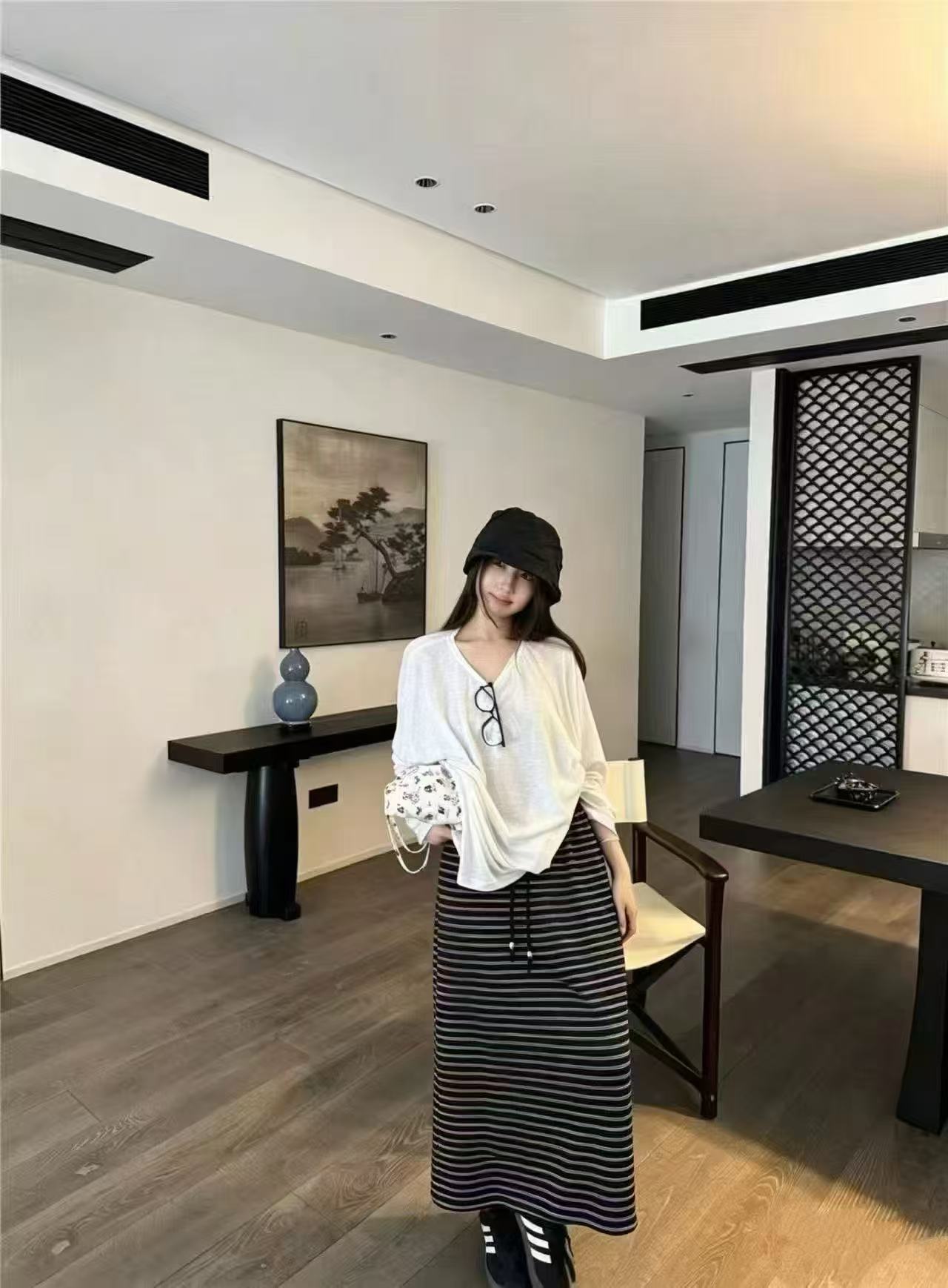 새로운 한국 스타일 패션 품격 백리스 작은 디자인 센스 맨위 허리밴드 스트라이프 반신 치마 세트