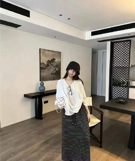 새로운 한국 스타일 패션 품격 백리스 작은 디자인 센스 맨위 허리밴드 스트라이프 반신 치마 세트