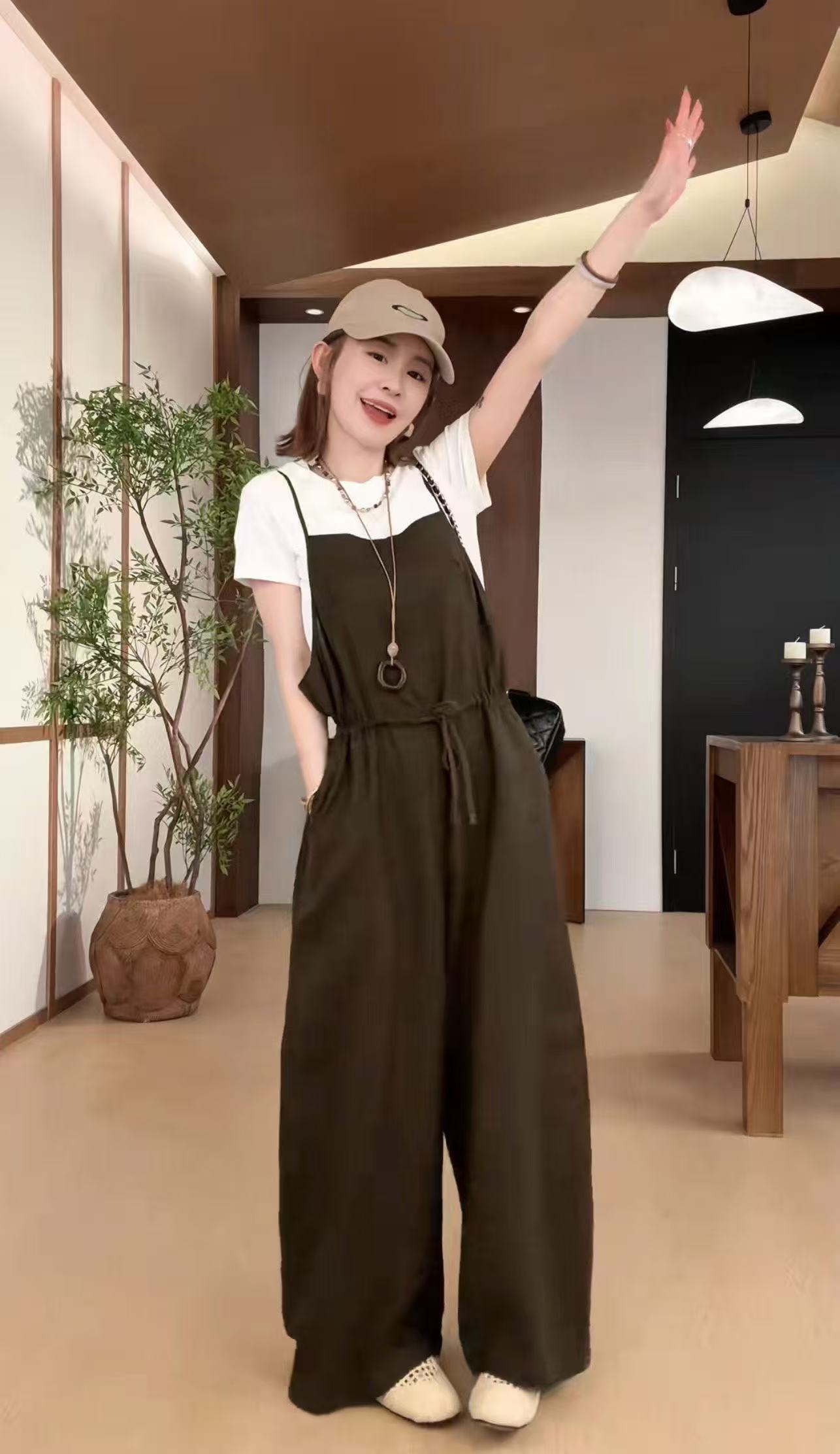 새로운 디자인 센스 품격 루즈핏 다용도 티셔츠 연령 감소 펌프 로프 허리 수축 루즈핏 멜빵 와이드 레그 팬츠 세트
