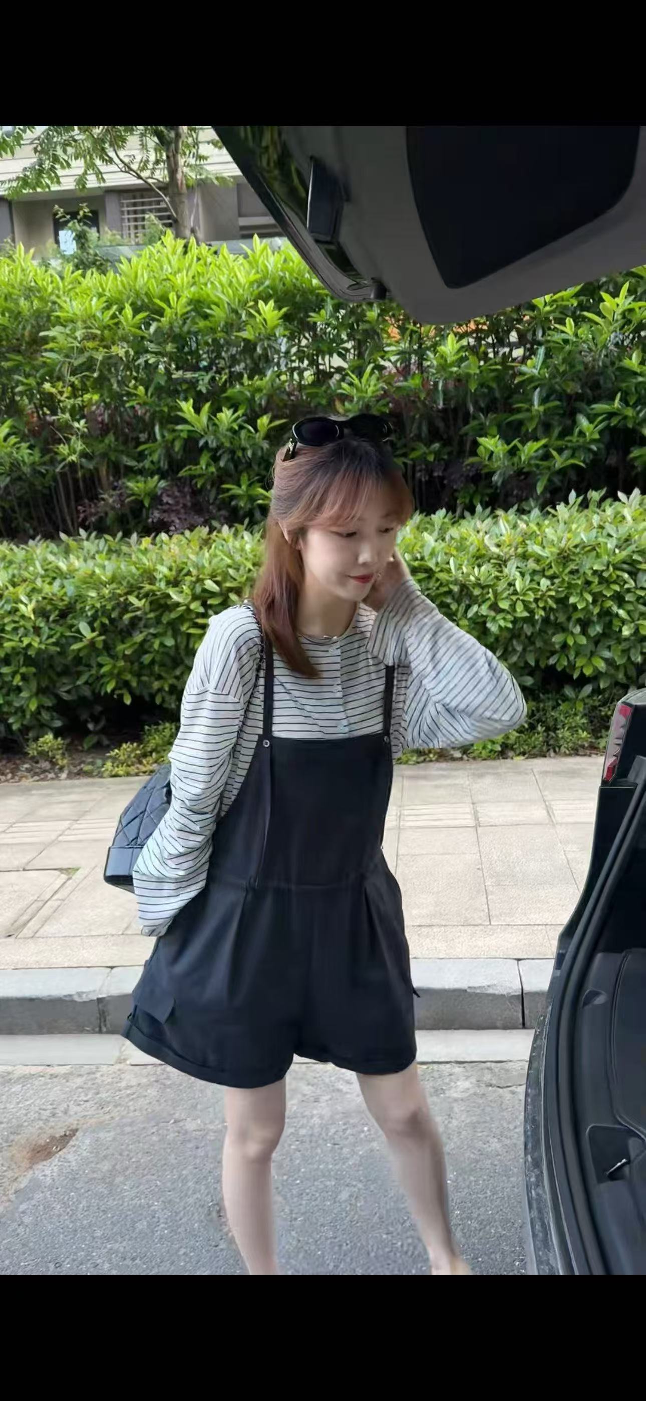 새로운 한국 스타일 패션 캐주얼 다용도 얇은 스타일 스트라이프 티셔츠 외국 가스 멜빵 스트레이트 반바지 세트