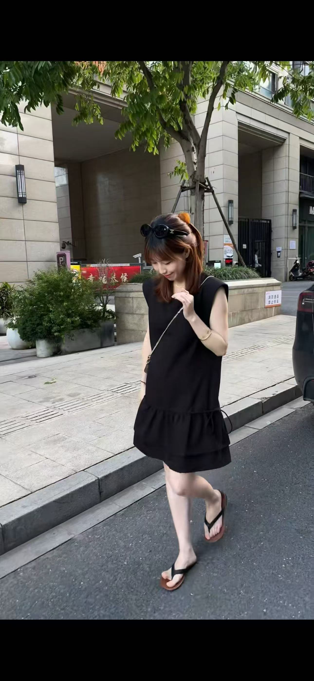 새로운 한국 스타일 루즈핏 슬림해 보이는 패션 프릴 민소매 드레스