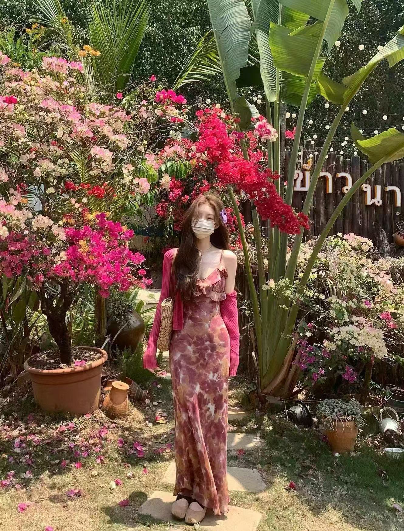 새로운 품격 라스베리 분말 프린트 프릴 슬립 드레스 디스플레이 화이트 다용도 자외선 차단 에어컨 오픈 가디건 세트