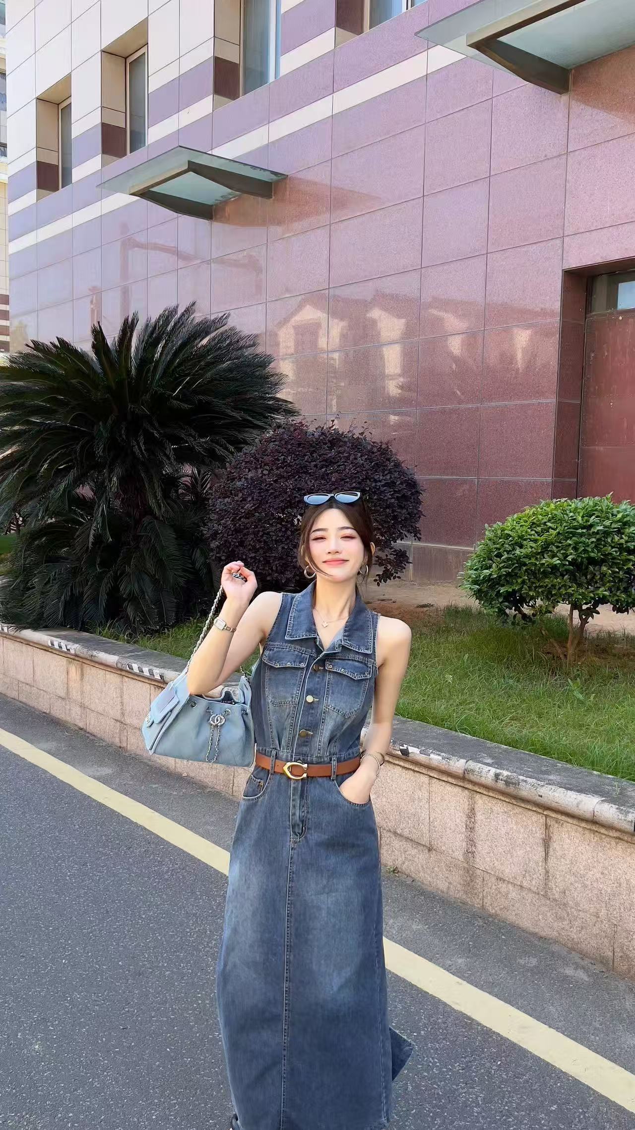 새로운 민소매 폴로 칼라 핫걸 작은 대중 몸매 가꾸기 슬림해 보이는 항구 바람 레트로 데님 드레스