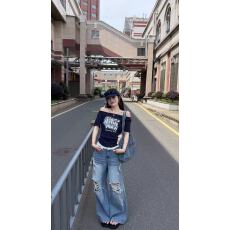 批发新款复古美式涂鸦字母露肩一字领上衣+高腰破洞<b class='q'>牛仔裤</b>套装