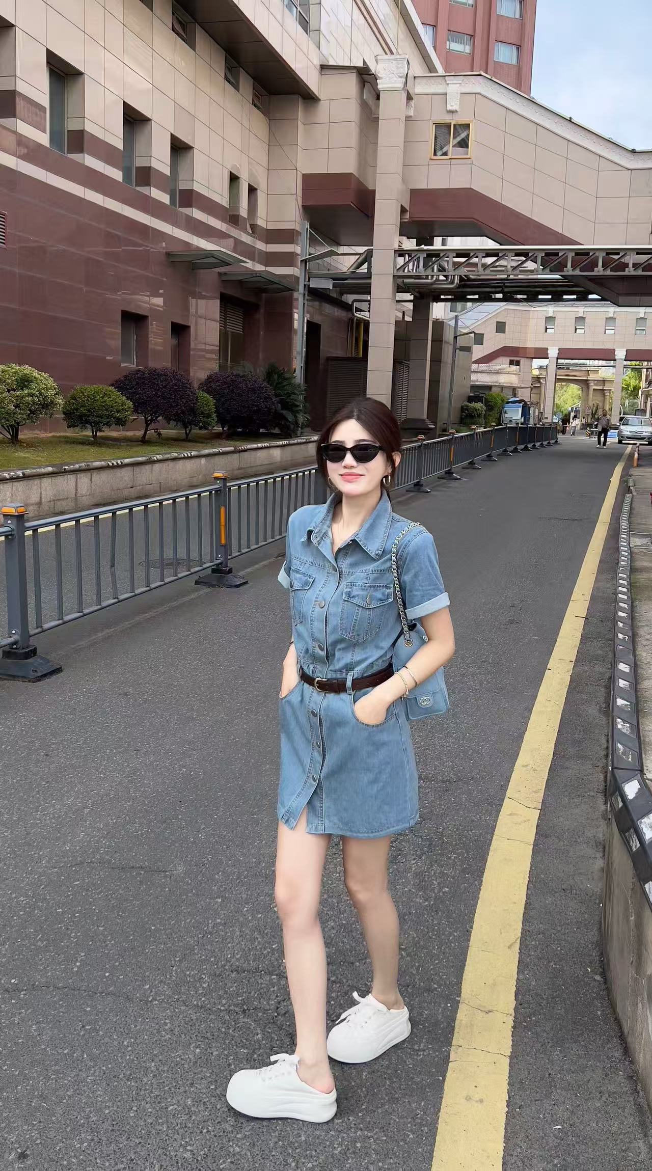 새로운 고급 센스 패션 허리 수축 슬림해 보이는 아메리칸 POLO 칼라 반팔 워크웨어 데님 드레스