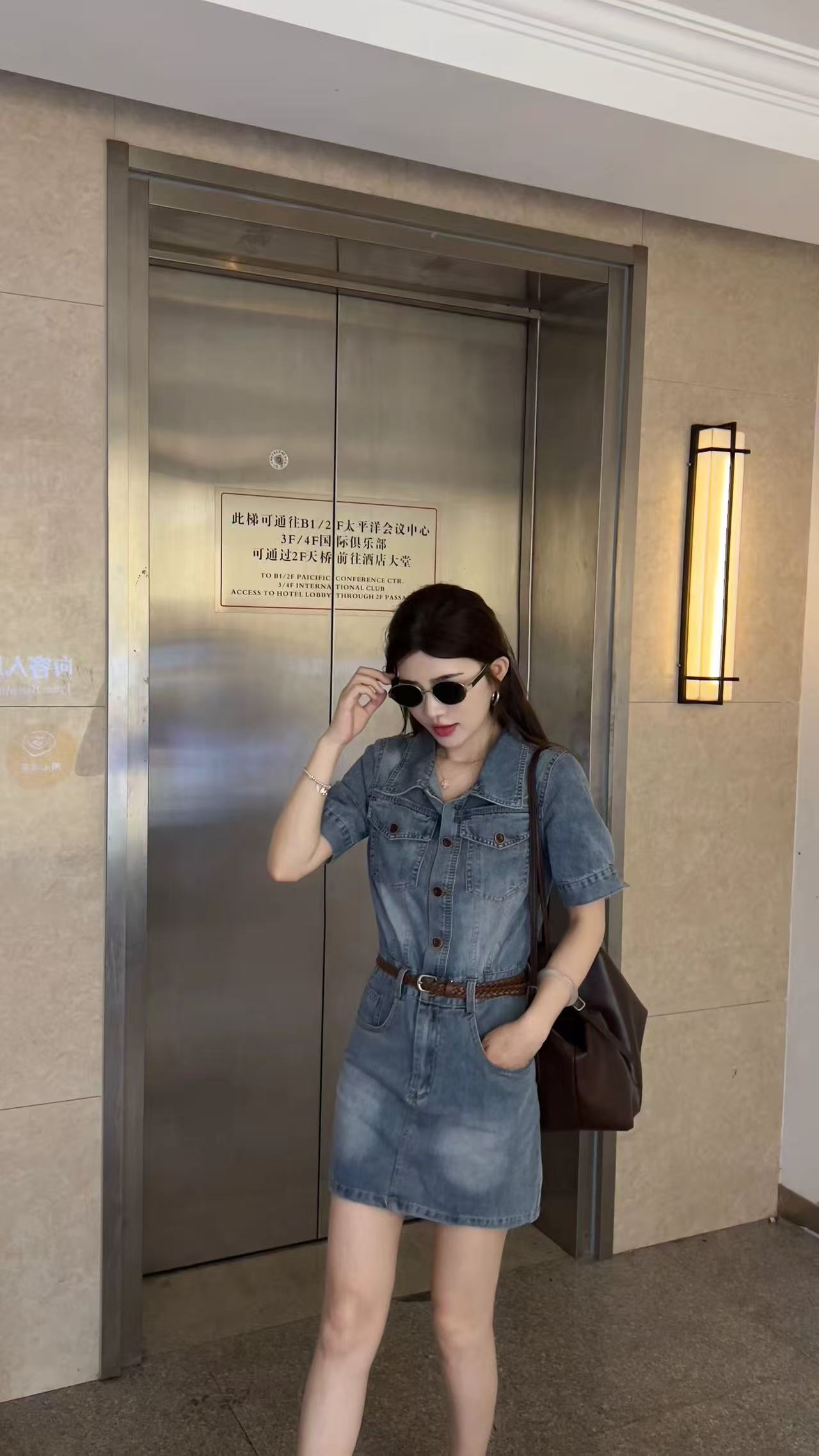 새로운 패션 디자인 센스 항구 바람 레트로 허리 수축 슬림해 보이는 워크웨어 데님 드레스 벨트 투피스 세트