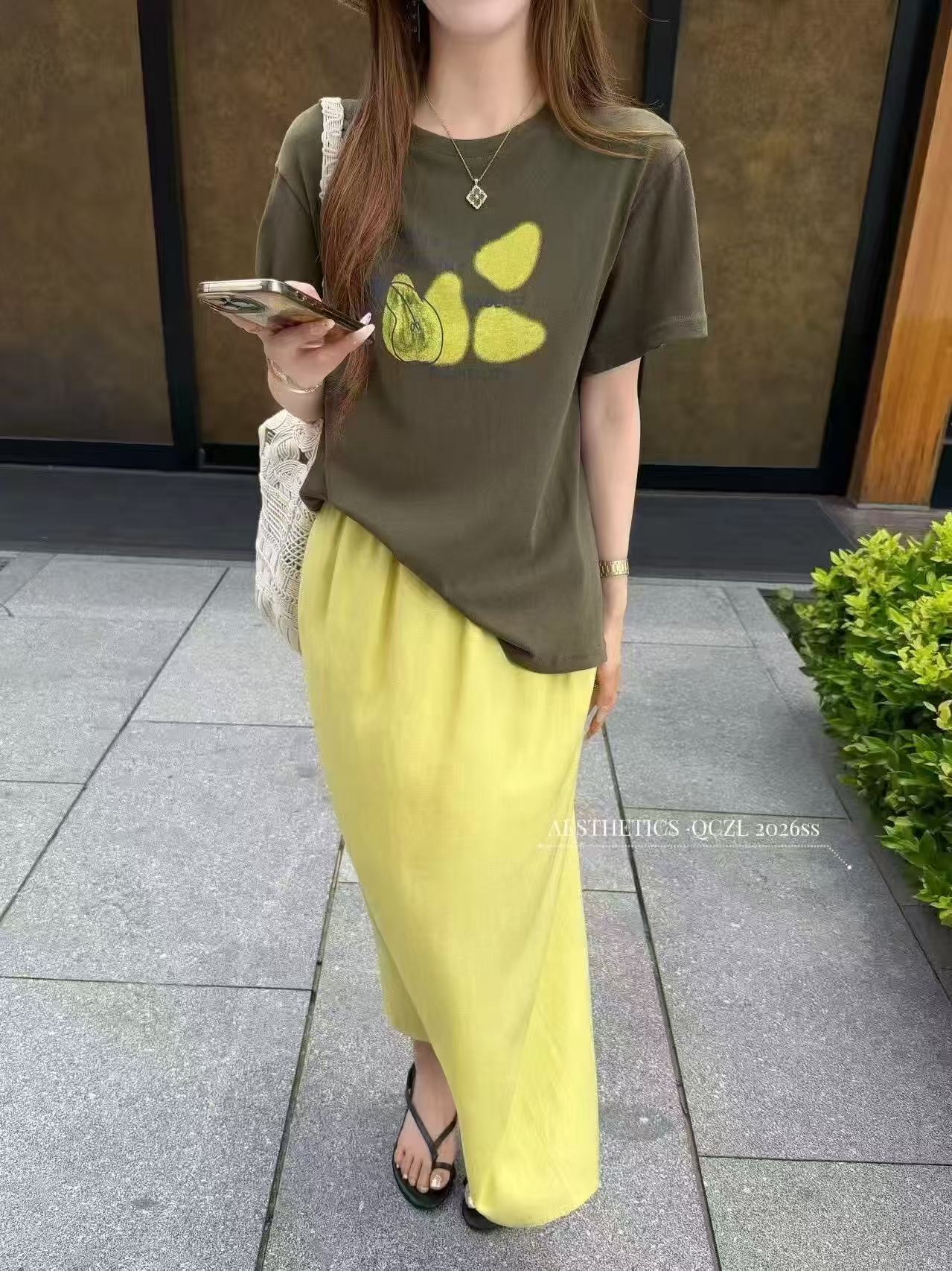 새로운 한국 스타일 캐주얼 마 재료 연령 감소 장난기 넘치는 프린트 티셔츠 허리밴드 반신 스커트 투피스 세트