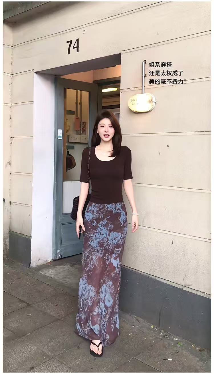 새로운 한국 스타일 패션 부드러운 바람 몸매 가꾸기 맨위 허리밴드 헤일로 염색 프린트 반신 롱 스커트 세트