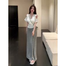 批发新款时尚露肩交叉V领短袖收腰上衣+松紧腰<b class='q'>条纹</b>半身裙套装