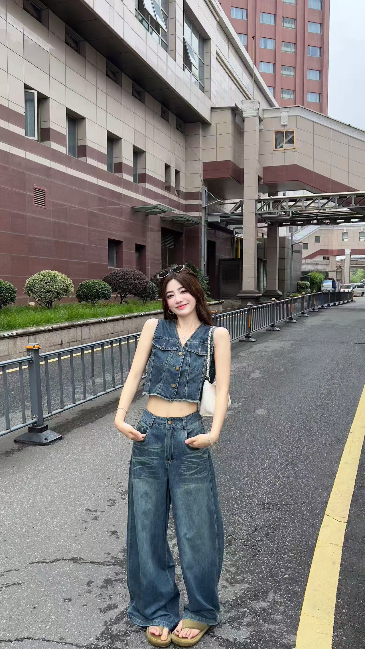 새로운 항구 바람 패션 레트로 데님 민소매 거친 가장자리 베스트 하이웨이스트 슬림해 보이는 와이드 팬츠 투피스 세트