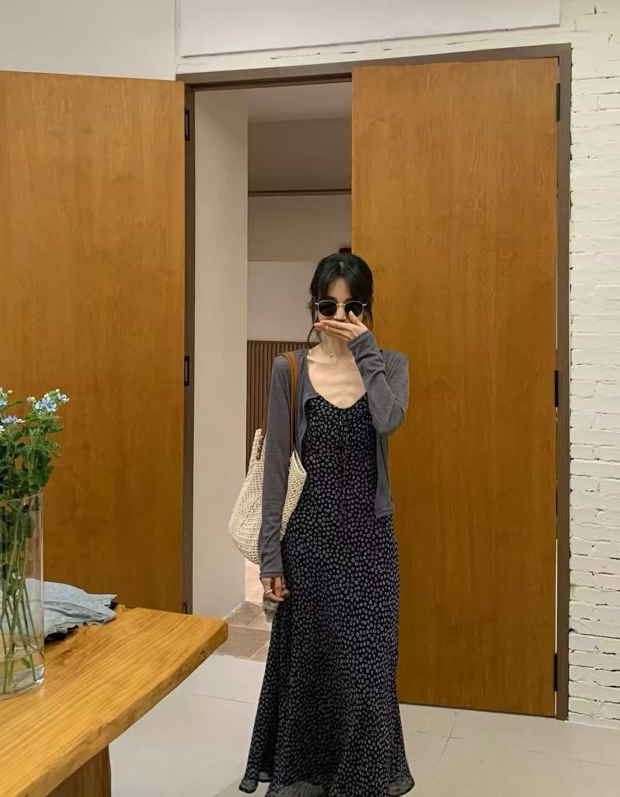 새로운 한국 스타일 패션 바람 차 휴식 몸매 가꾸기 슬림해 보이는 품격 슬립 꽃무늬 드레스 자외선 차단 오픈 가디건 세트
