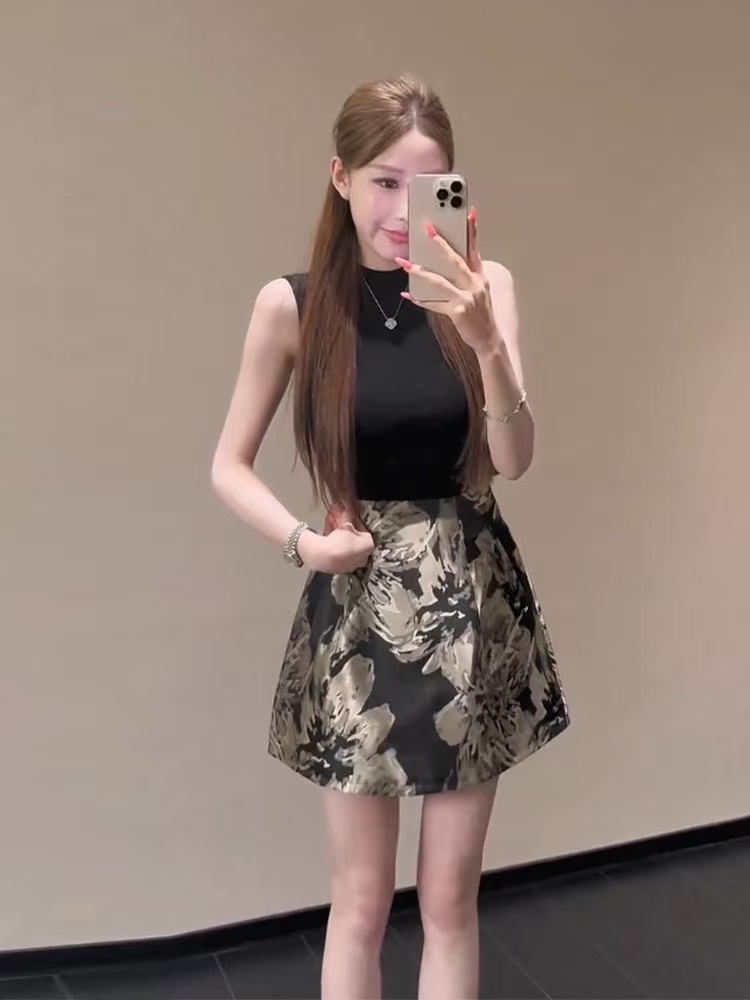 새로운 레트로 고급 센스 반하이넥 민소매 니트 조끼 허리밴드 꽃무늬 한 마디 미니 스커트 세트