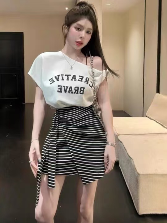 새로운 다시 차가운 다시 바람의 소리 ~ 중 비스듬한 칼라 오프숄더 알파벳 반팔 맨위 허리밴드 스트라이프 반신 치마 세트