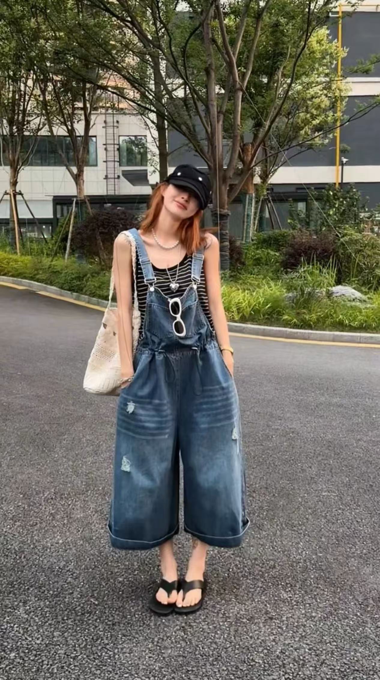 새로운 루즈핏 스트라이프 조끼 찢어진 부분 펌프 로프 허리 수축 디자인 센스 데님 멜빵 넓은 다리 나인 바지 세트