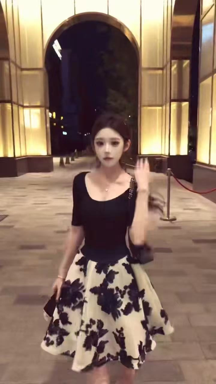 새로운 프랑스식 명문 여성 바람 미니멀리즘 중 䄂 맨위 허리밴드 파란색 자수 꽃 반신 치마 세트