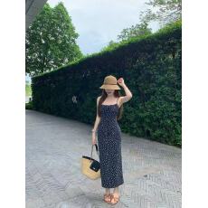 批发新款法式茶歇海边碎花吊带连衣裙+薄款防晒衣开衫两件套