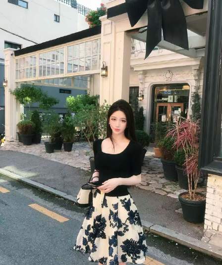 새로운 프랑스식 명문 여성 바람 미니멀리즘 민소매 맨위 허리밴드 파란색 자수 꽃 반신 치마 세트