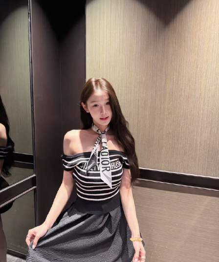 한국 스타일 빛 요리 한 바람 자수 알파벳 스트라이프 오프숄더 보트넥 맨위 허리밴드 플리츠 미니 스커트 세트
