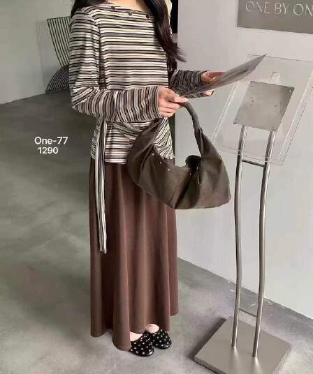 새로운 패션 보트넥 측면 불규칙 디자인 센스 스트라이프 맨위 허리밴드 반신 스커트 투피스 세트