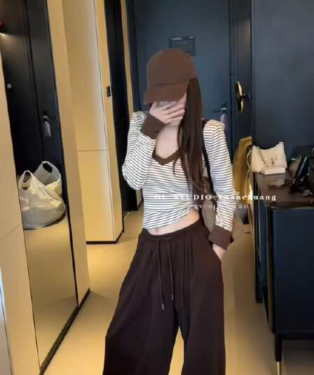 새로운 한국 스타일 패션 슬림해 보이는 몸매 가꾸기 패치워크 색상 기본 셔츠 허리밴드 펌프 로프 캐주얼 바지 투피스 세트