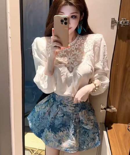 새로운 프랑스식 품격 홀로우 아웃 레이스 조각 벌룬 소매 셔츠 하이웨이스트 자카드 한 마디 미니 스커트 투피스 세트