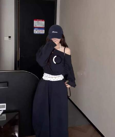 새로운 한국 스타일 비스듬한 어깨 쇼트 스타일 후드티 도트 무늬 슬립 허리밴드 캐주얼 와이드 레그 팬츠 3종 세트