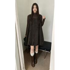 批发新款韩版时尚减龄<b class='q'>宽松</b>显瘦百搭打底衫+蝴蝶结毛呢吊带裙两件套