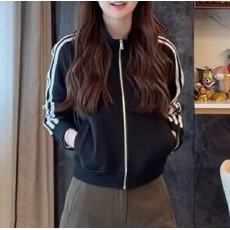 批发<b class='q'>新款</b>休闲运动风显瘦三条杠立领棒球服短外套