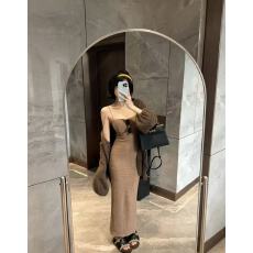 批发新款时尚休闲毛衣开衫+复古轻熟风修身立体条纹吊带连衣裙套装