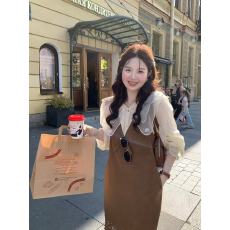 批发新款韩系时尚宽松娃娃领蕾丝衬衫+鹿皮绒背心连衣裙两件套