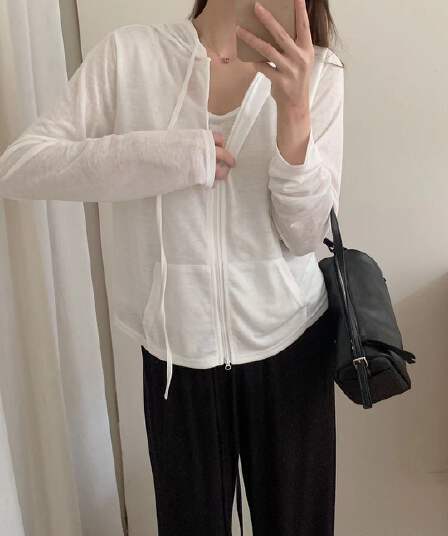 실사 여름 켜기 새로운 미니멀리즘 일상 출퇴근 페이크 레이어드 패치워크 후드 긴팔 티셔츠 캐주얼 슬림해 보이는 자외선 차단 맨위