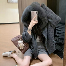 批发北极绒腈纶35%锦纶40%PBT25%大毛领连帽<b class='q'>针织</b><b class='q'>开衫</b>毛衣软糯外套