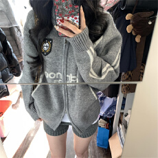 北极绒腈纶35%锦纶40%PBT25%美式字母刺绣针织衫毛衣外套上衣