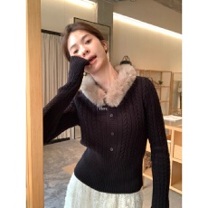 批发圣诞氛围感穿搭新年红色毛衣女秋冬毛领设计稿收腰显瘦麻花针织衫