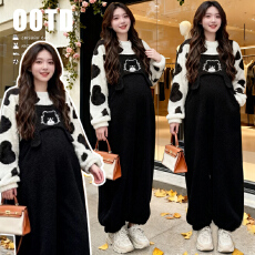 批发实拍2025冬孕妇潮妈珊瑚绒奶牛色上衣+摇粒绒加绒猫猫背带裤套装