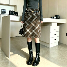 批发秋冬新款<b class='q'>复古</b>格子裙 高级感时髦气质百搭直筒毛呢半身裙