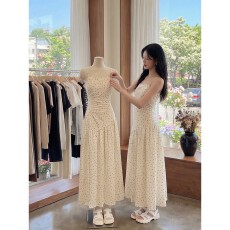 批发实拍有货 法式度假白色波点<b class='q'>吊带</b>连衣裙女收腰温柔设计高级感<b class='q'>长裙</b>