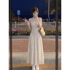 批发实拍有货 法式度假白色波点<b class='q'>吊带</b>连衣裙女收腰温柔设计高级感<b class='q'>长裙</b>