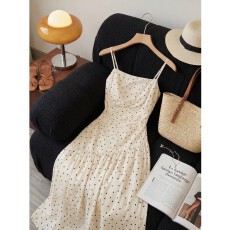 批发实拍有货 法式度假白色波点<b class='q'>吊带</b>连衣裙女收腰温柔设计高级感<b class='q'>长裙</b>