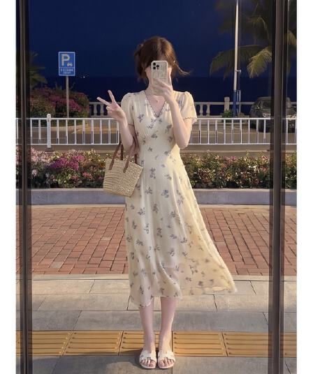 프랑스식 V넥 꽃무늬 드레스 아이들 여름 2025 새로운 달콤함 품격 허리 수축 고급 센스 슬림해 보이는 롱 스커트