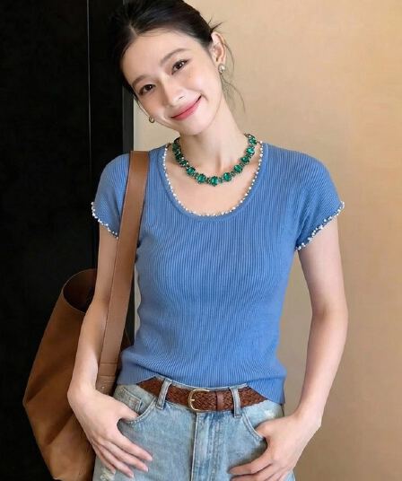 2026 봄 여름 새로운 한국 스타일 무거운 작업 비즈 박기 u 칼라 반팔 니트 스웨터 여성 몸매 가꾸기 슬림해 보이는 맨위
