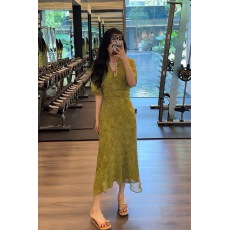 批发壹壹法式V领中长款绿色显瘦收腰裹身连衣裙内含吊带裙